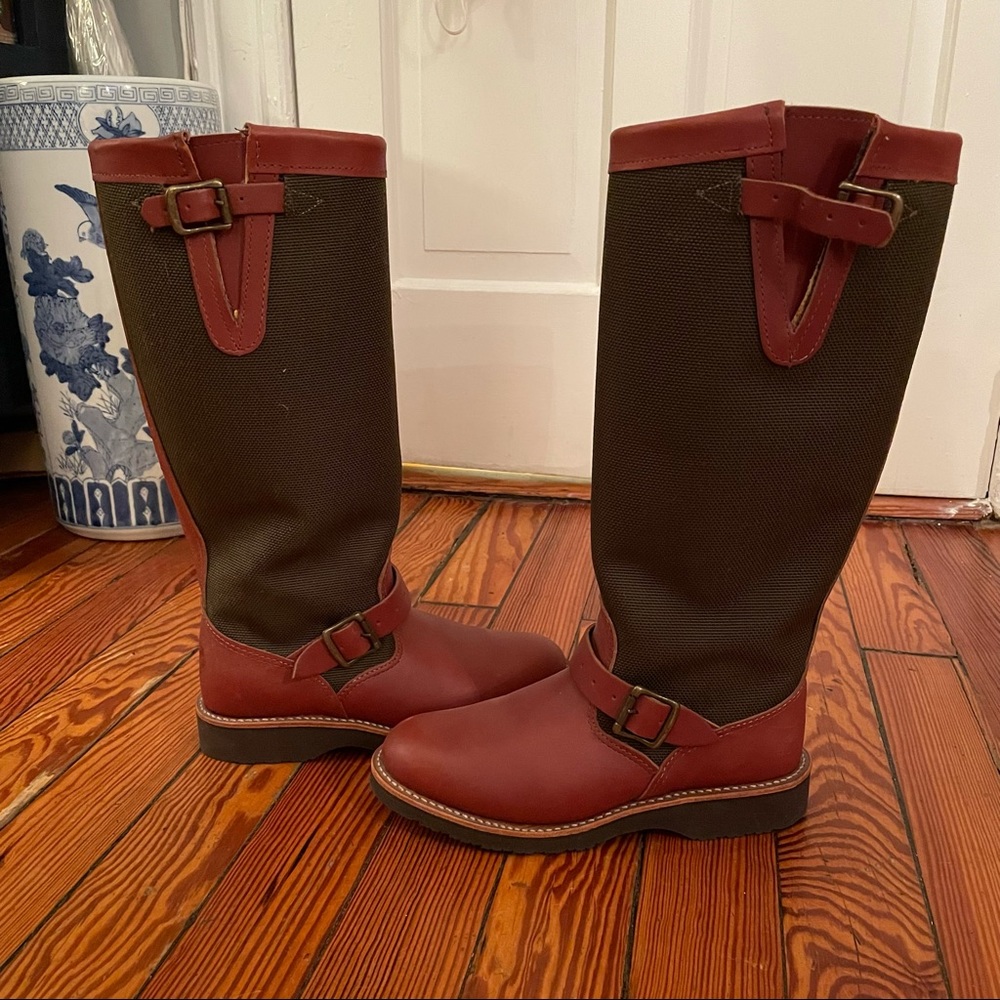 Chippewa Snake Boots Sz 7.5 (runs small)